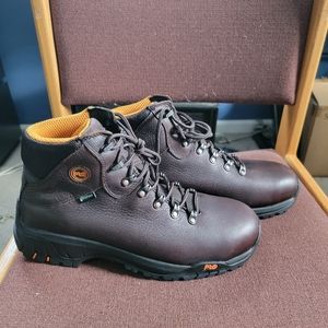 Timberland Pro-mens titan Trekker saftey toe waterproof shoe.
